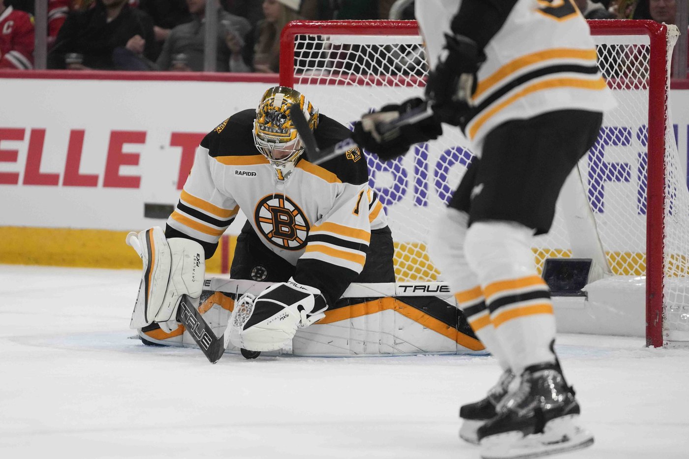 Marchand and Geekie help the Bruins beat the Blackhawks 4-2 for their 3rd consecutive win | iNFOnews.ca Marchand and Geekie help the Bruins beat the Blackhawks 4-2 for their 3rd consecutive win | iNFOnews.ca