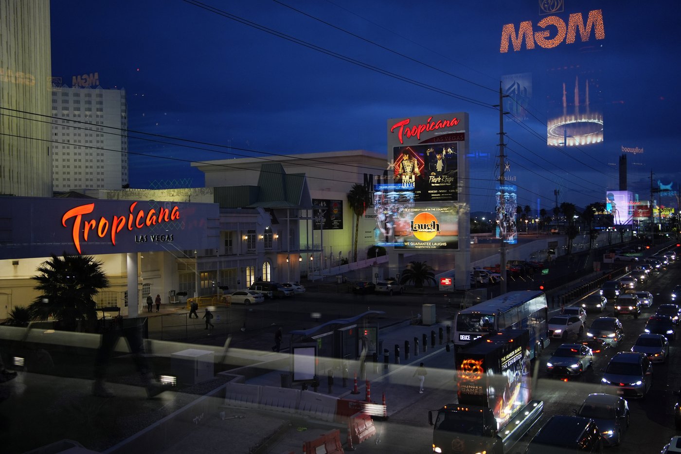 Las Vegas says goodbye to the Tropicana with a flashy casino implosion | iNFOnews.ca Las Vegas says goodbye to the Tropicana with a flashy casino implosion | iNFOnews.ca