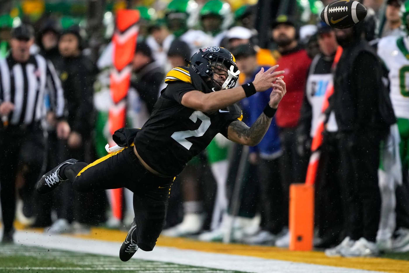 No. 6 Oregon escapes with 18-16 win over Iowa on Sappington's field goal with 3 seconds left | iNFOnews.ca No. 6 Oregon escapes with 18-16 win over Iowa on Sappington's field goal with 3 seconds left | iNFOnews.ca