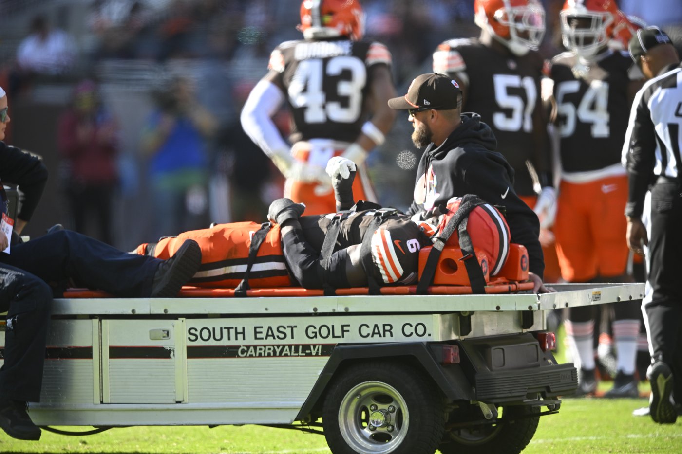 Browns LB Owusu-Koramoah suffers 'scary' neck injury, will spend night in hospital as precaution | iNFOnews.ca Browns LB Owusu-Koramoah suffers 'scary' neck injury, will spend night in hospital as precaution | iNFOnews.ca