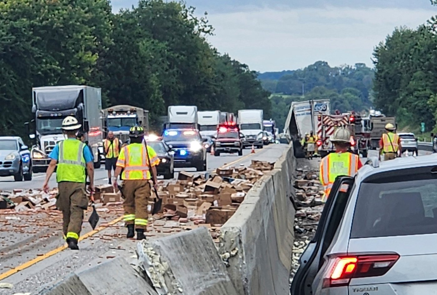 Hot dog spill shuts down highway in Pennsylvania commuters' wurst nightmare | iNFOnews.ca Hot dog spill shuts down highway in Pennsylvania commuters' wurst nightmare | iNFOnews.ca