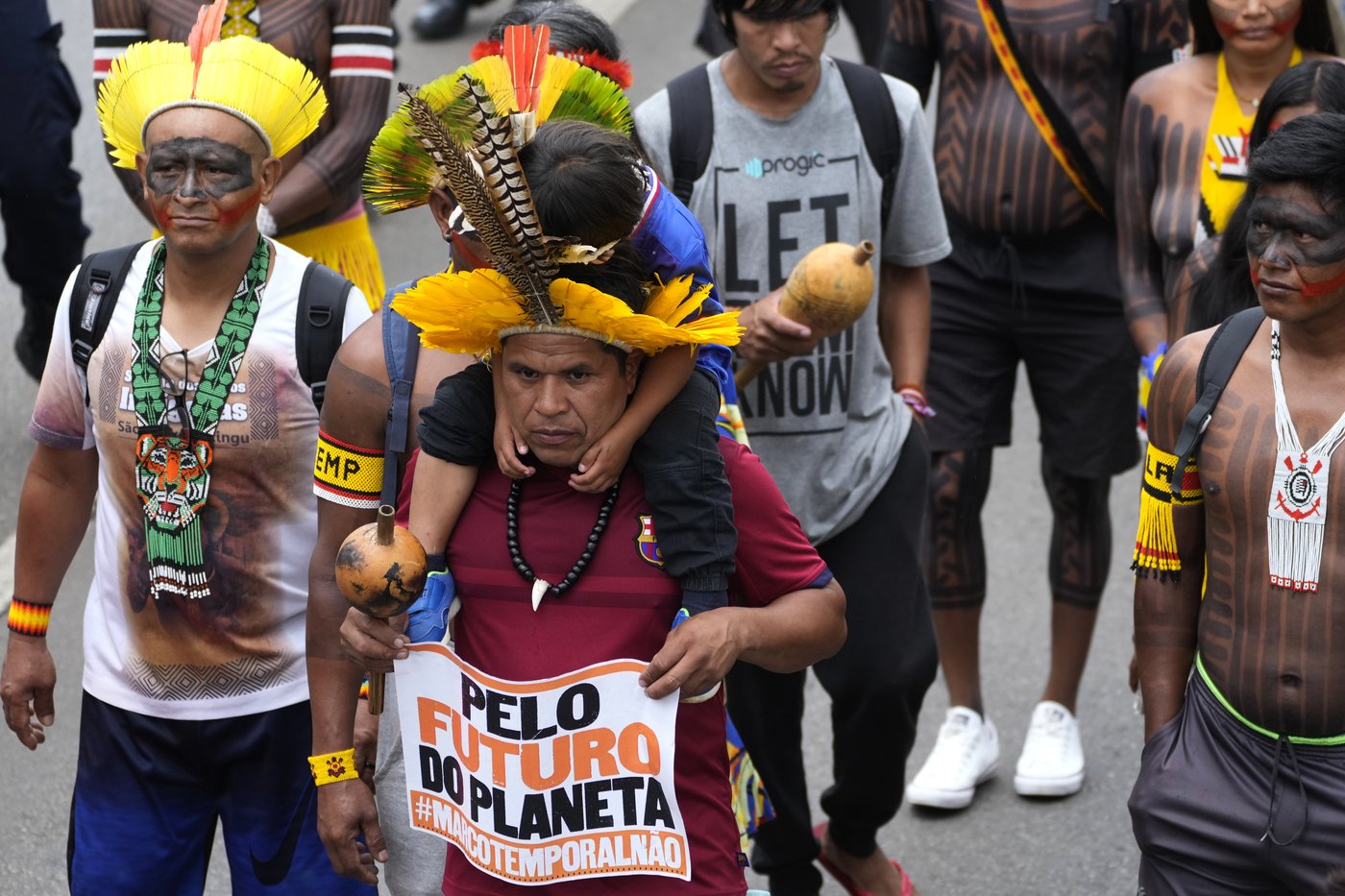 Indigenous people march in Brazil's capital against bill limiting land rights | iNFOnews.ca Indigenous people march in Brazil's capital against bill limiting land rights | iNFOnews.ca