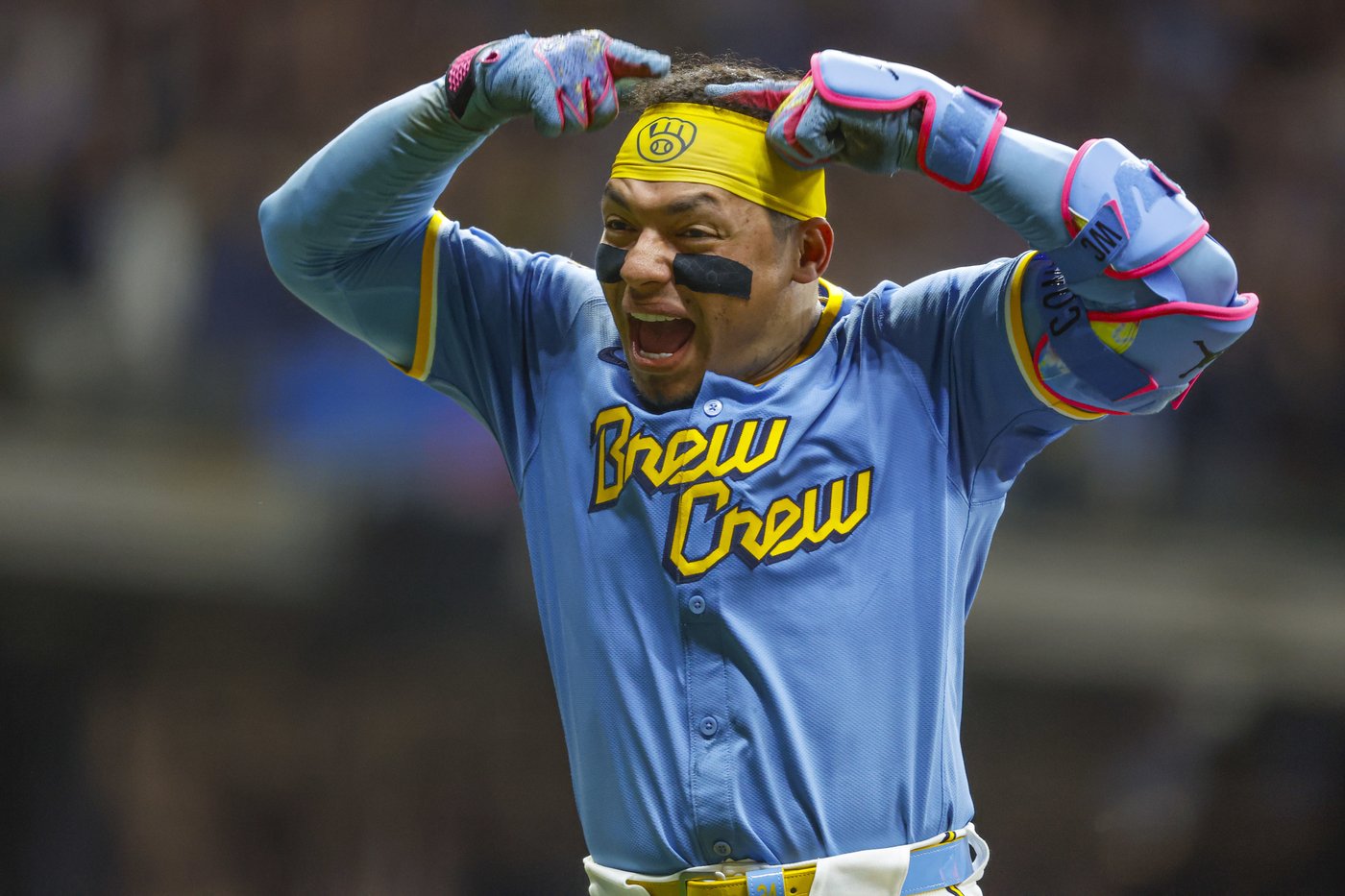 Contreras homers in 9th inning to give Brewers a 5-4 win over Giants | iNFOnews.ca