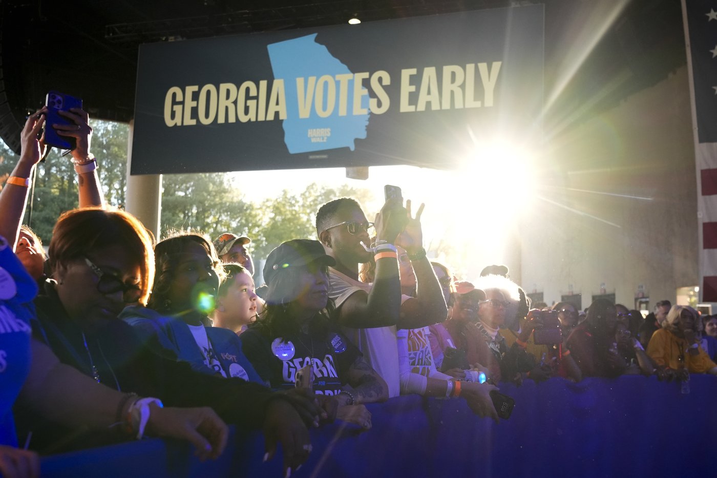 PHOTO COLLECTION: Election 2024 Campaign for President October 19 | iNFOnews.ca