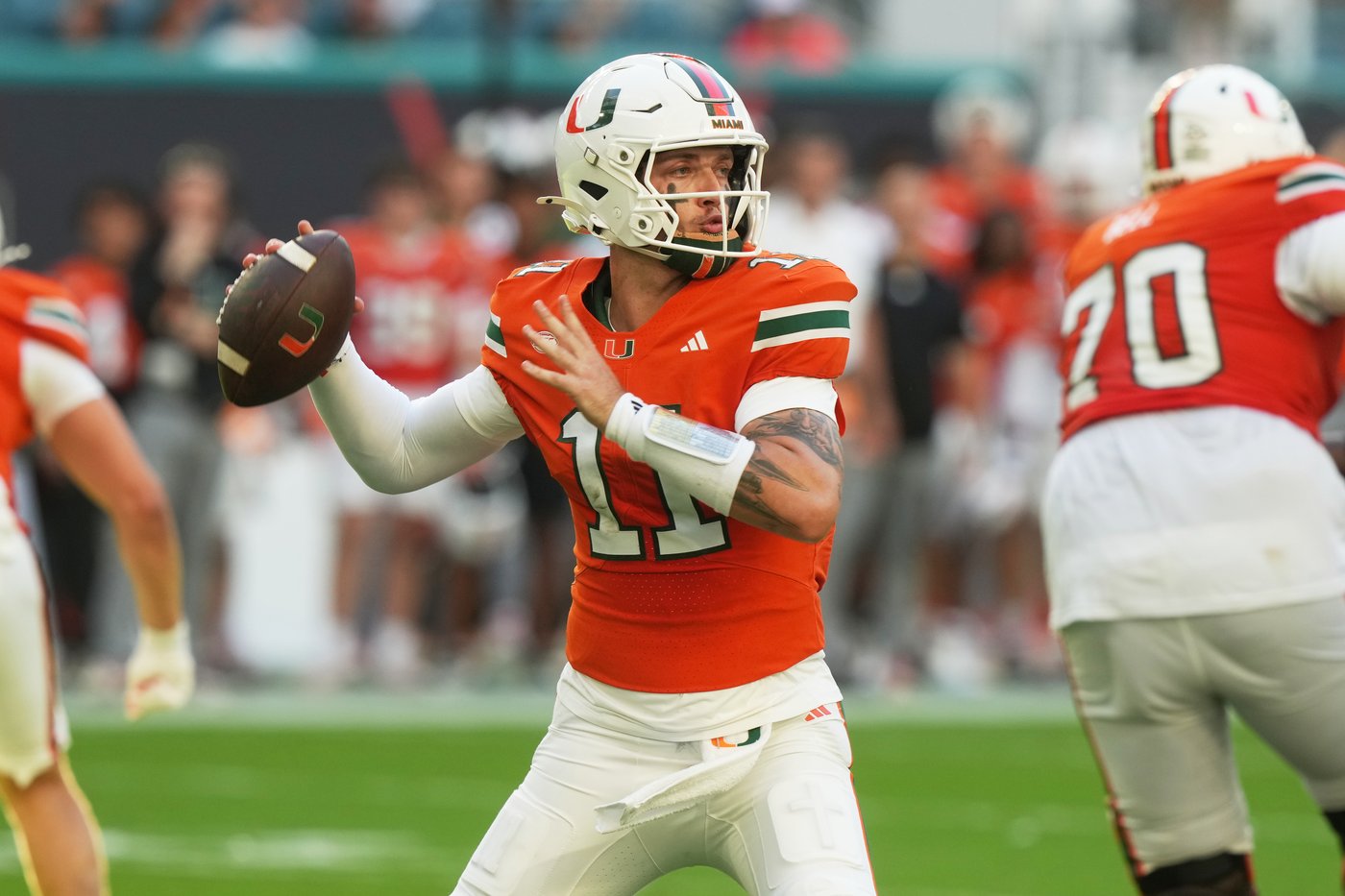 Carson Beck catches a TD pass, tops 10,000-yard milestone as No. 18 Miami rolls past Syracuse 38-10 | iNFOnews.ca Carson Beck catches a TD pass, tops 10,000-yard milestone as No. 18 Miami rolls past Syracuse 38-10 | iNFOnews.ca
