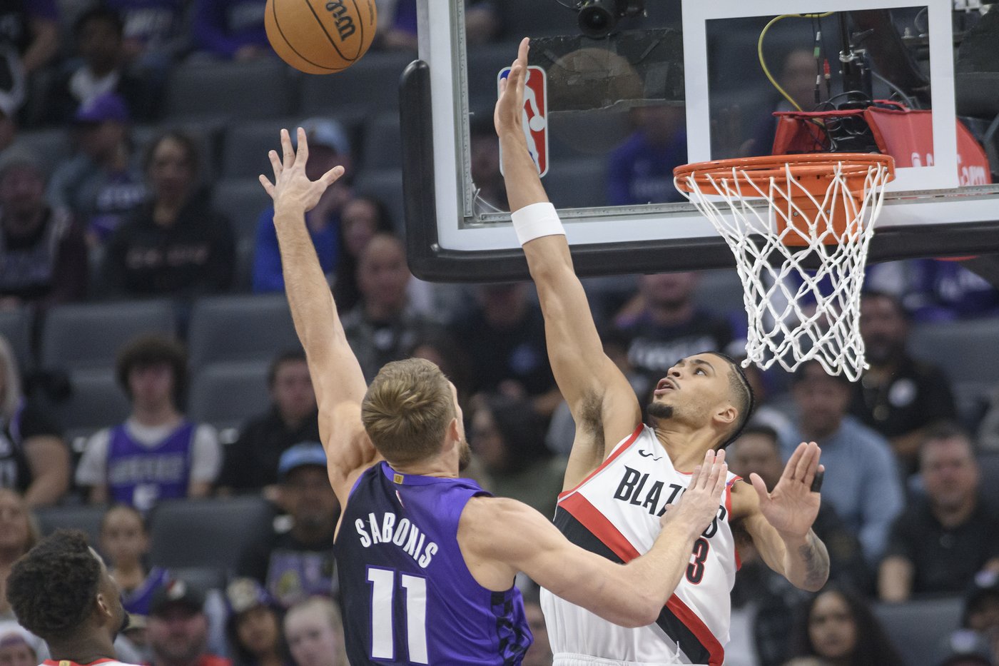 De'Aaron Fox scores 24 points, surpasses 10,000 for career as Kings beat Trail Blazers 111-98 | iNFOnews.ca