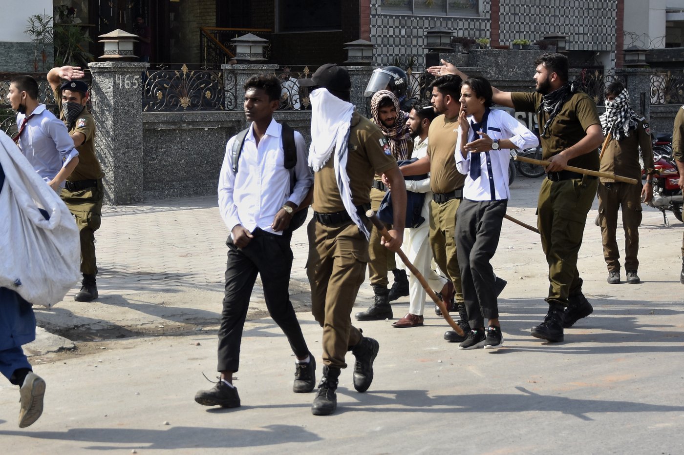 Pakistani police fire tear gas at protesting students as anger spreads over alleged on-campus rape | iNFOnews.ca