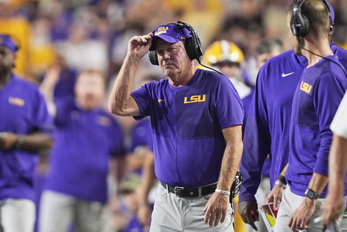 Brian Kelly combats scrutiny of No. 3 LSU's offense with a rant after a win over Florida | iNFOnews.ca