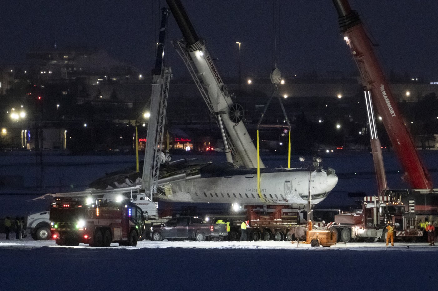 Crashed Delta jet cleared from Toronto airport runway, all 21 injured out of hospital | iNFOnews.ca Crashed Delta jet cleared from Toronto airport runway, all 21 injured out of hospital | iNFOnews.ca