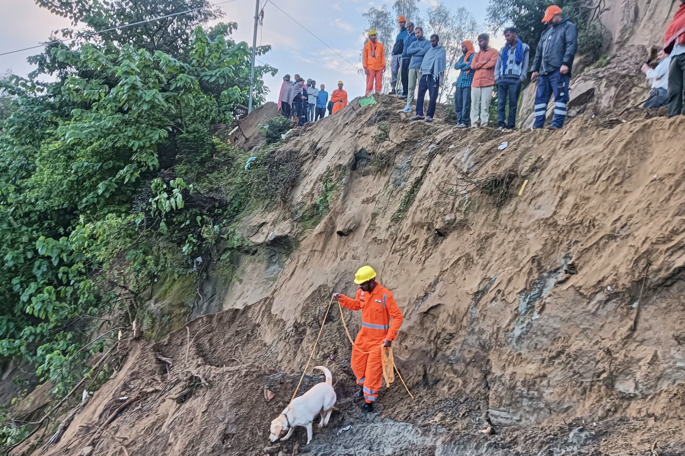 Landslide hits a bus in northern India, killing at least 15 people | iNFOnews.ca Landslide hits a bus in northern India, killing at least 15 people | iNFOnews.ca