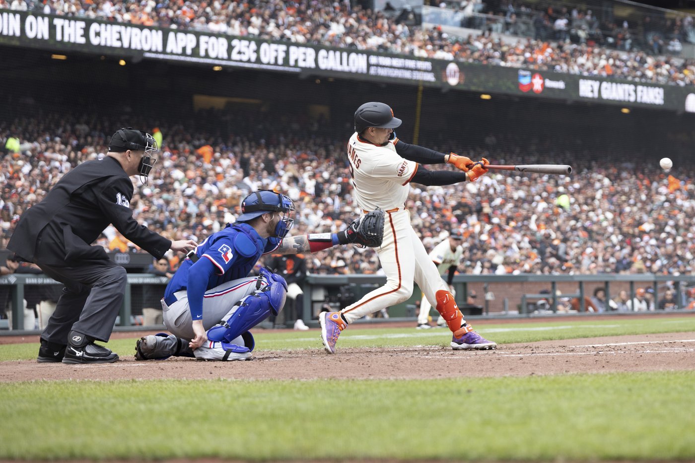 Patrick Bailey's pinch-hit single in the 9th lifts the Giants over the Rangers 3-2 | iNFOnews.ca Patrick Bailey's pinch-hit single in the 9th lifts the Giants over the Rangers 3-2 | iNFOnews.ca