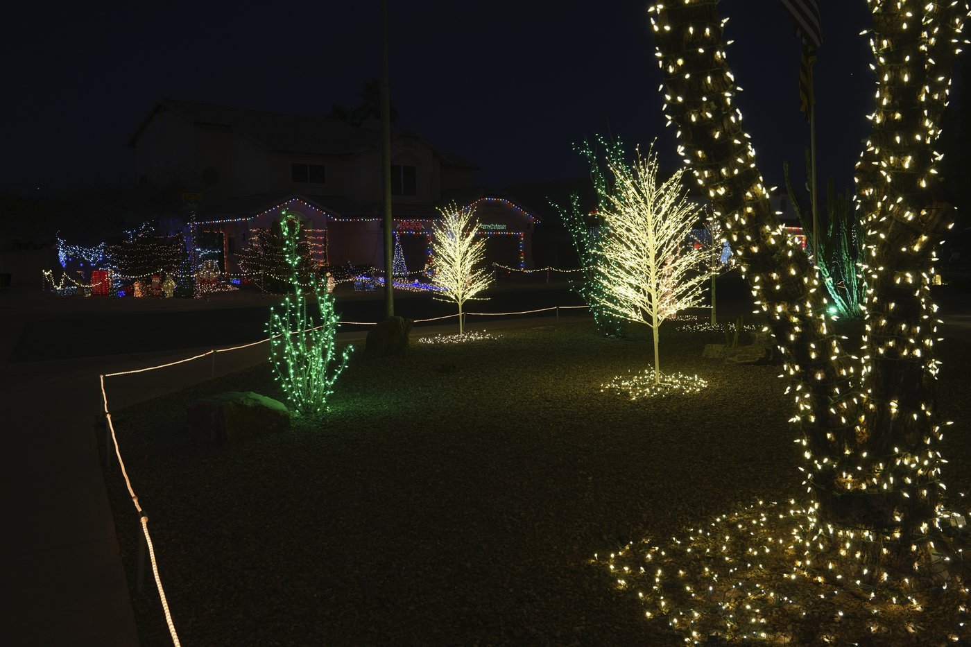 Elaborate holiday light displays are making spirits bright in a big way | iNFOnews.ca