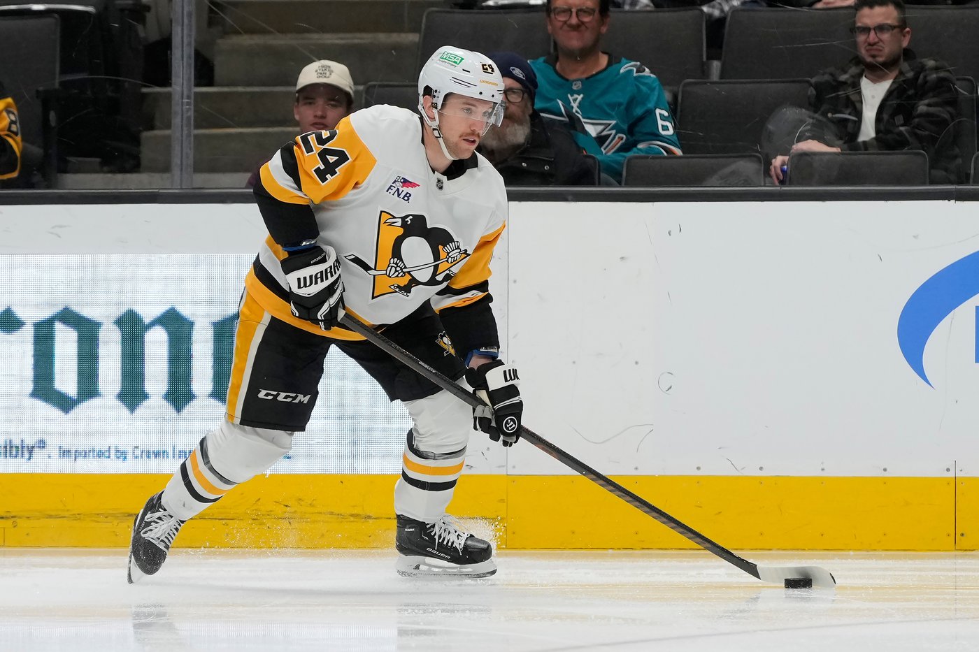 Defenseman Matt Grzelcyk agrees to a 1-year contract with the Chicago Blackhawks | iNFOnews.ca