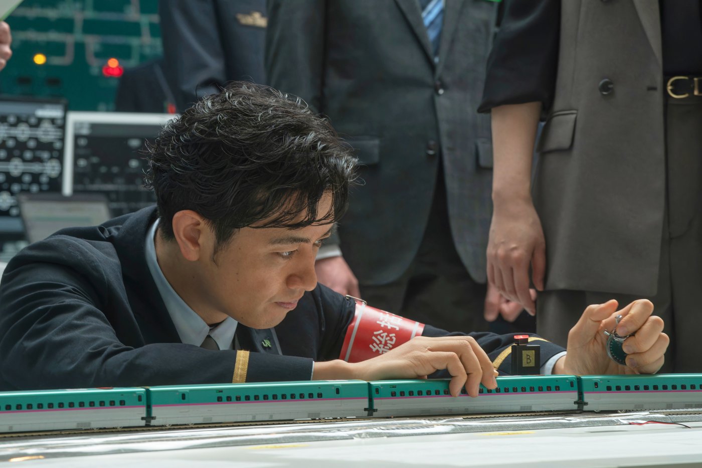 A new Netflix film features a hurtling Japanese bullet train with a ticking bomb | iNFOnews.ca A new Netflix film features a hurtling Japanese bullet train with a ticking bomb | iNFOnews.ca