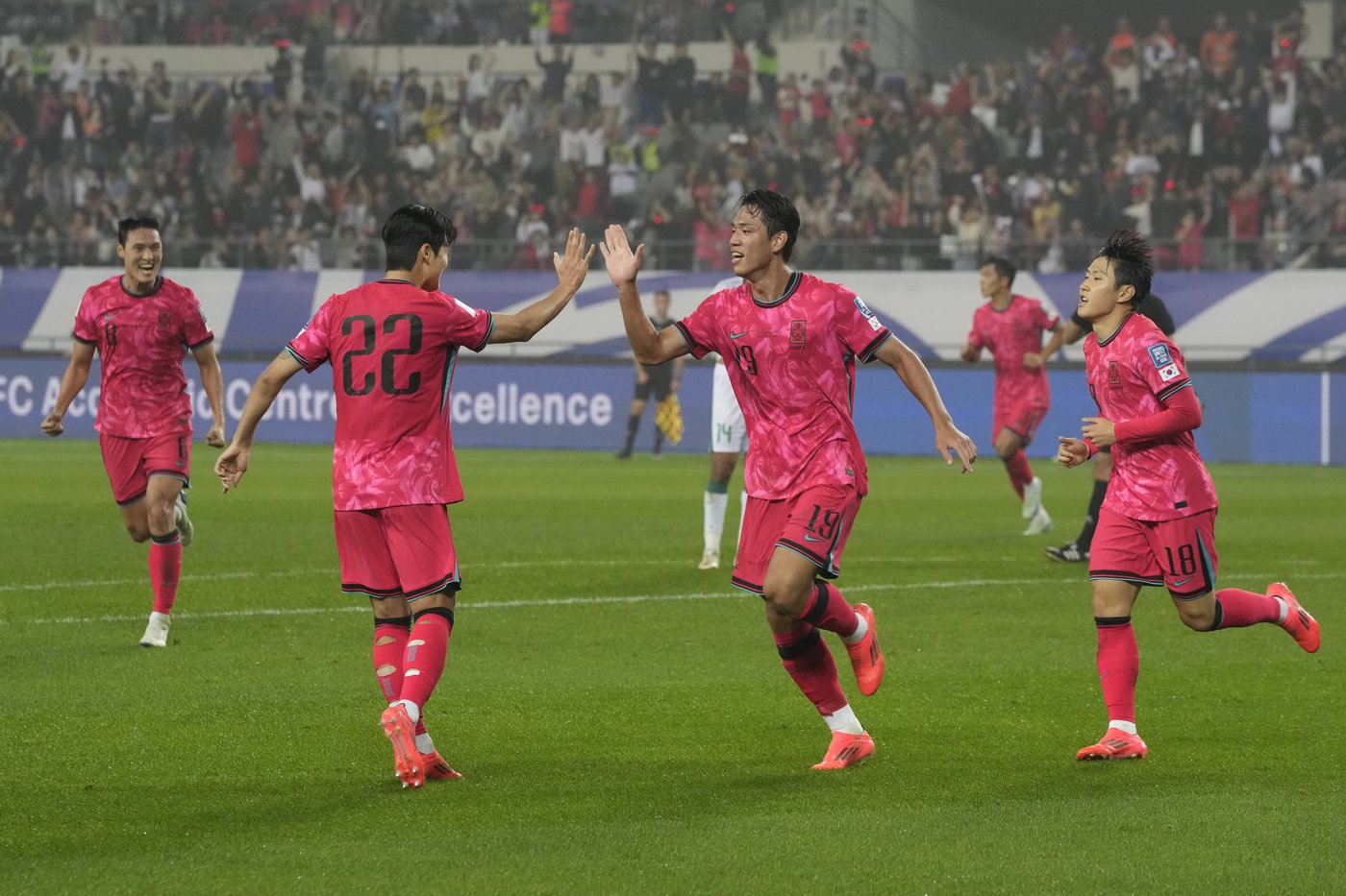Only own-goals as Japan and Australia draw 1-1 in Asian World Cup qualifying | iNFOnews.ca Only own-goals as Japan and Australia draw 1-1 in Asian World Cup qualifying | iNFOnews.ca