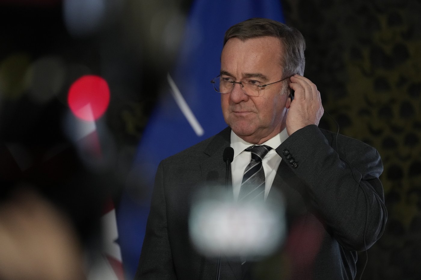 Zelenskyy, Macron discuss Western troop deployment in Ukraine before German defense chief visits | iNFOnews.ca Zelenskyy, Macron discuss Western troop deployment in Ukraine before German defense chief visits | iNFOnews.ca