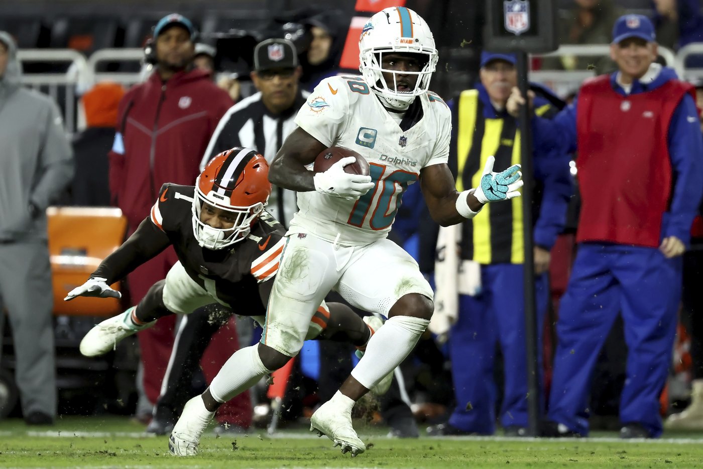 Dolphins' Tyreek Hill says he wants to stay in Miami and regrets comments made after season finale | iNFOnews.ca