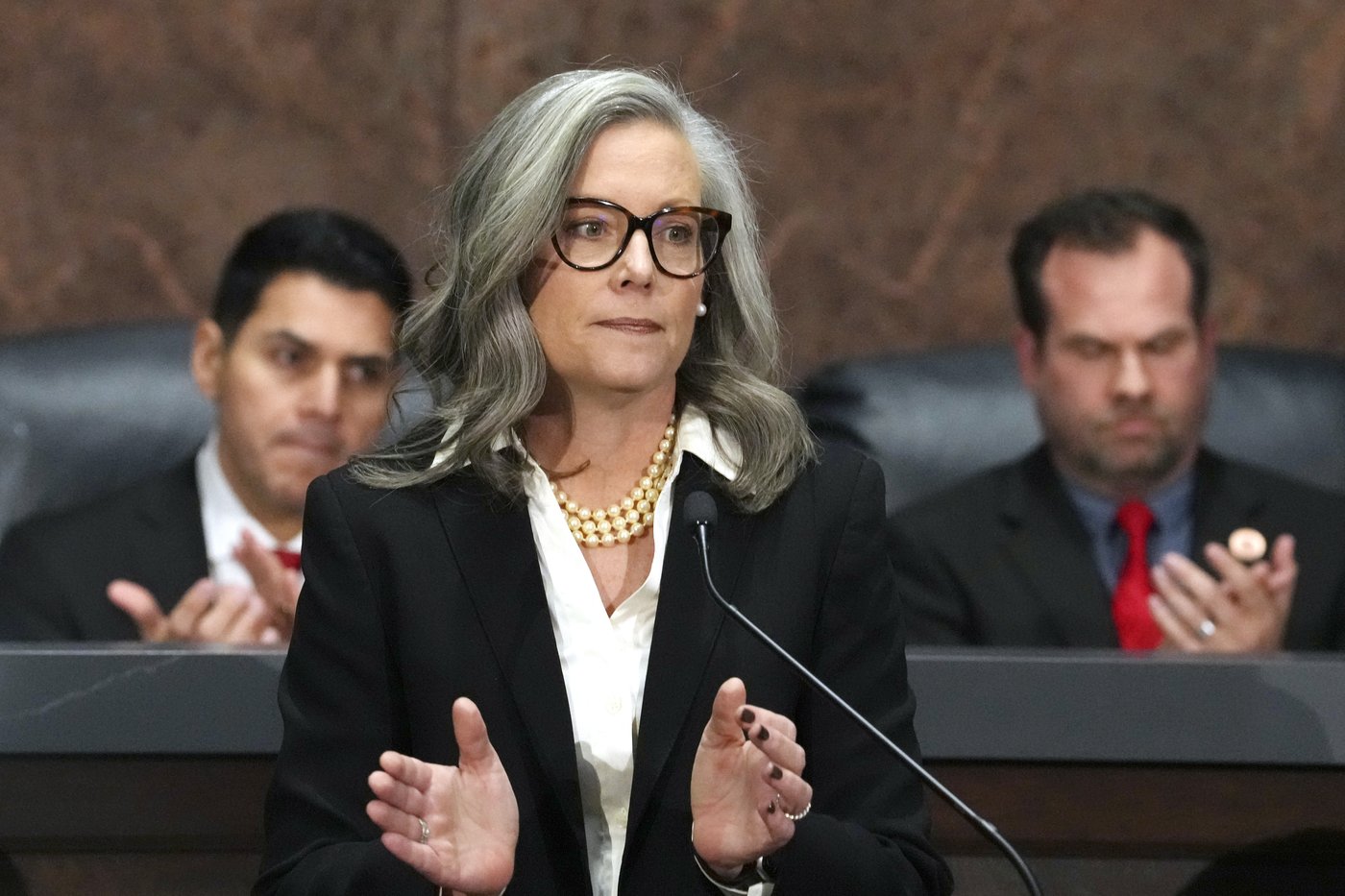 Arizona governor vetoes bill requiring local officials to help with federal immigration efforts | iNFOnews.ca