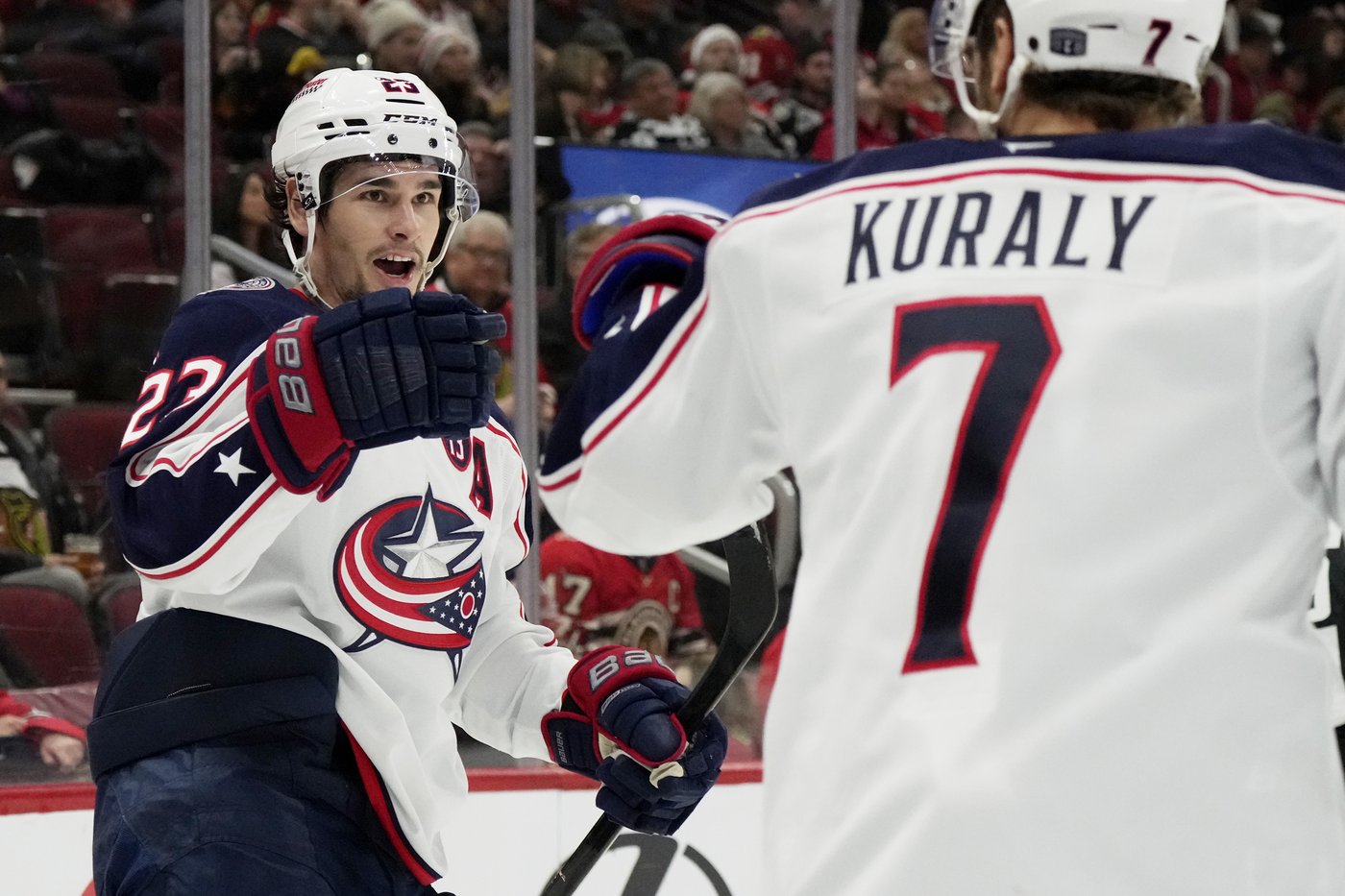 Monahan with goal and assist, Blue Jackets extend points streak to 6 with 6-3 win over Blackhawks | iNFOnews.ca Monahan with goal and assist, Blue Jackets extend points streak to 6 with 6-3 win over Blackhawks | iNFOnews.ca