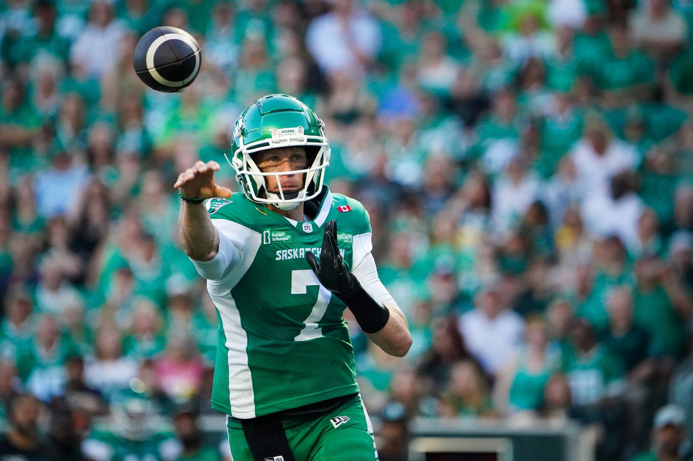 Harris throws for two TDs as Roughriders hold off Fajardo, Elks 21-18 | iNFOnews.ca