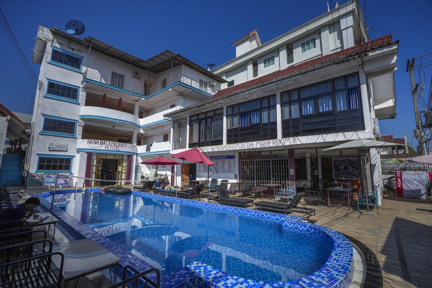 Second Australian teen dies in tainted alcohol case in Laos that has killed 6 tourists | iNFOnews.ca Second Australian teen dies in tainted alcohol case in Laos that has killed 6 tourists | iNFOnews.ca