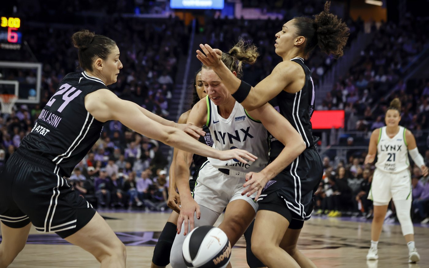 Collier scores 24 points, Lynx use big 2nd-half run to beat Valkyries 86-75 | iNFOnews.ca Collier scores 24 points, Lynx use big 2nd-half run to beat Valkyries 86-75 | iNFOnews.ca