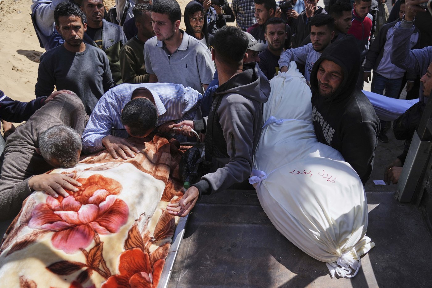 Israeli airstrike kills 10 people, half of them children, as mediators try to restart a ceasefire | iNFOnews.ca