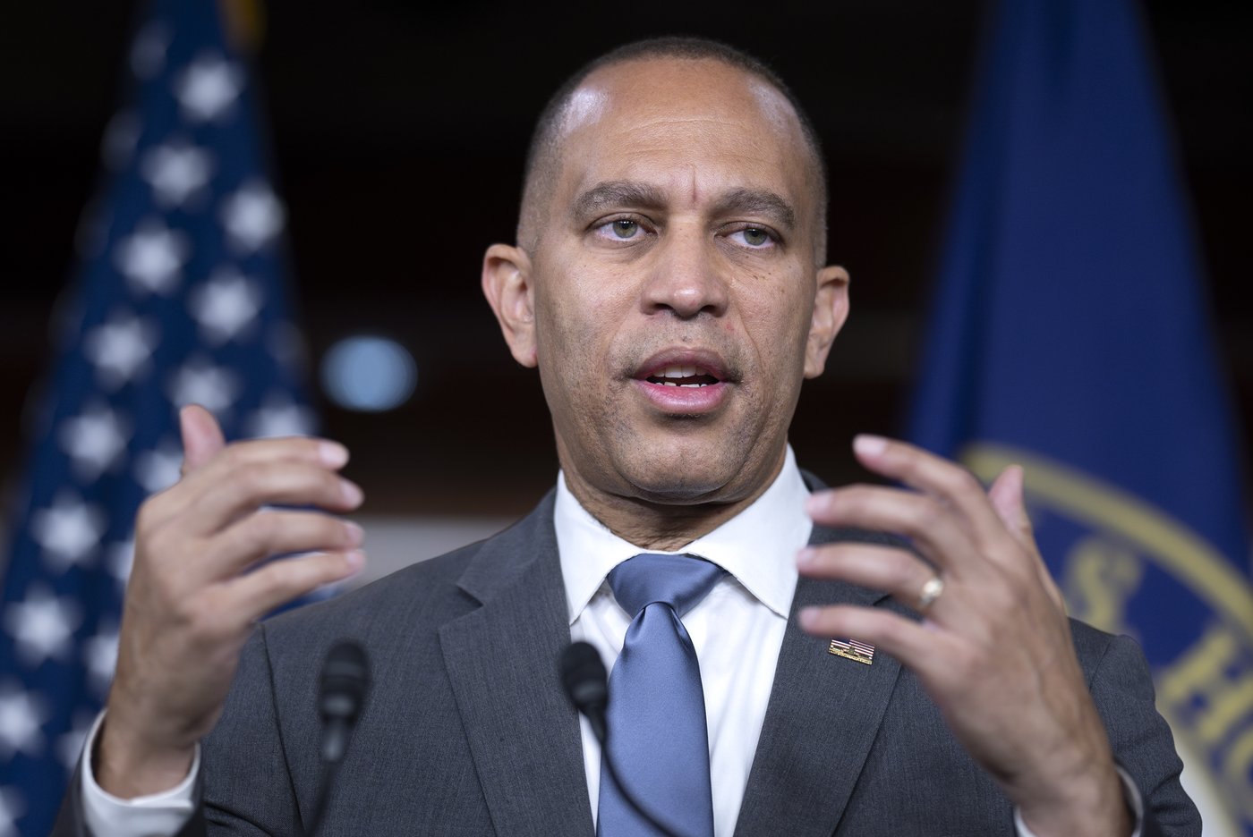Hakeem Jeffries wins reelection as House Democratic leader despite party's losses | iNFOnews.ca