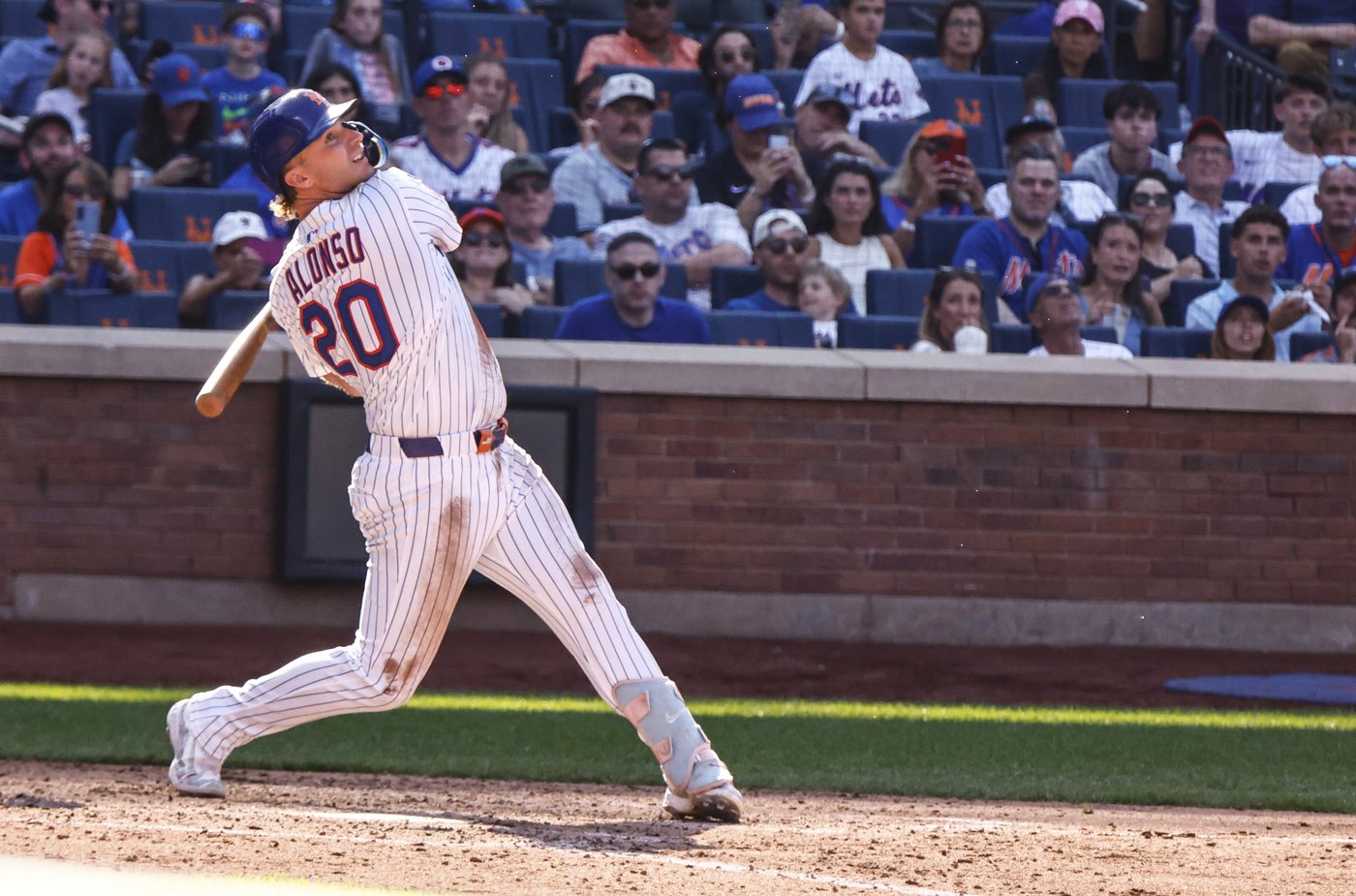 Alonso's record-setting walk-off homer snaps Mets' skid, sparks wild celebration | iNFOnews.ca