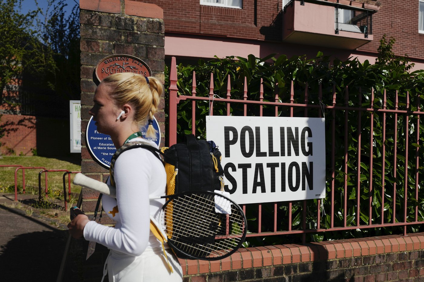 Britain is lowering the voting age to 16. It's getting a mixed reaction | iNFOnews.ca Britain is lowering the voting age to 16. It's getting a mixed reaction | iNFOnews.ca