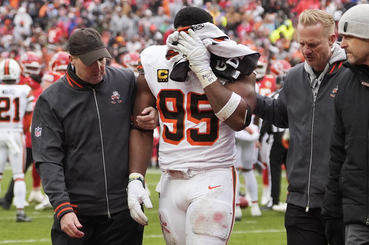 Browns mulling another switch at quarterback after Winston throws 3 more picks in loss to Chiefs | iNFOnews.ca Browns mulling another switch at quarterback after Winston throws 3 more picks in loss to Chiefs | iNFOnews.ca