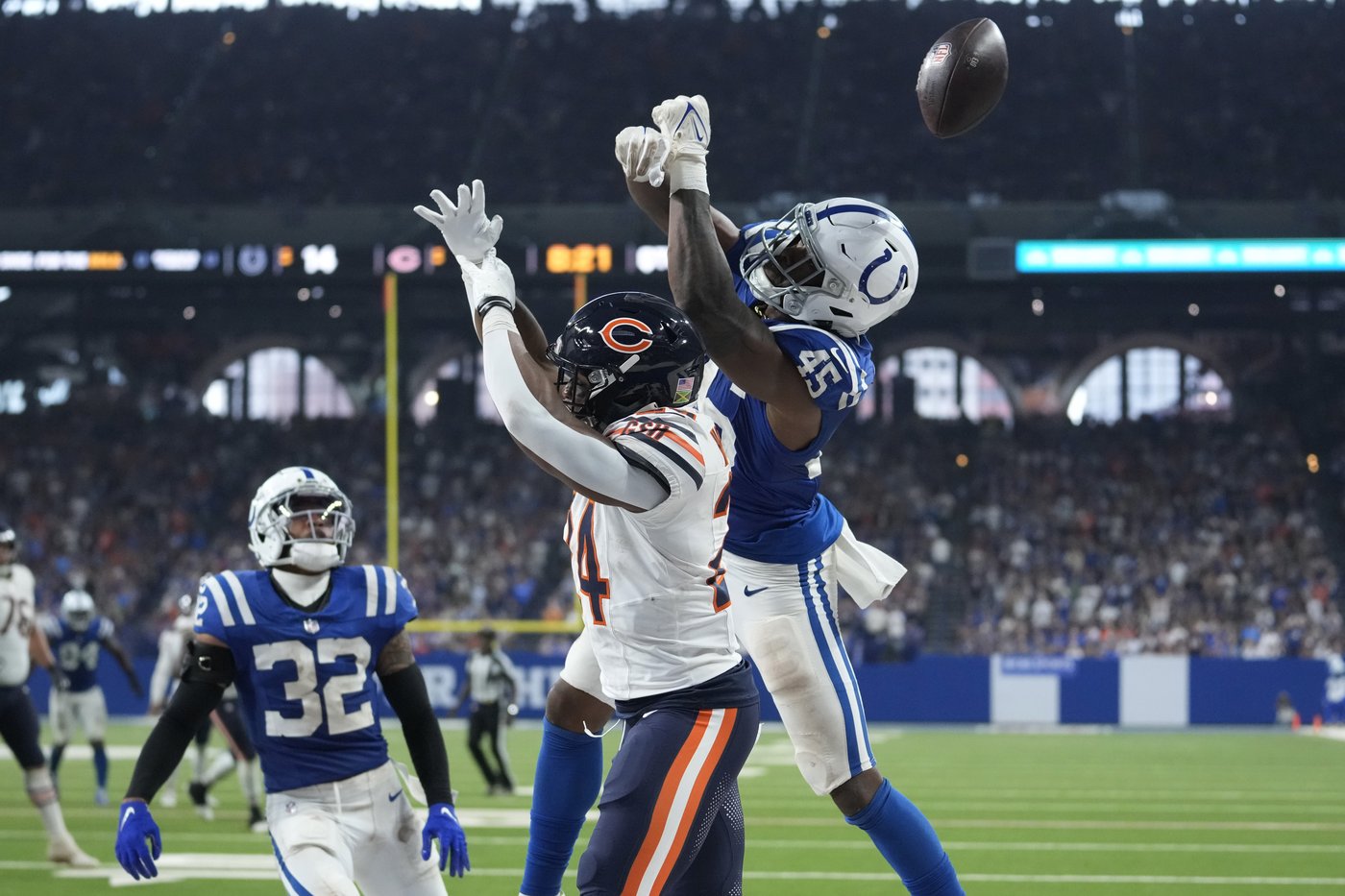 Colts rush for 3 TDs as struggling defense slows Bears offense for a 21-16 victory | iNFOnews.ca Colts rush for 3 TDs as struggling defense slows Bears offense for a 21-16 victory | iNFOnews.ca
