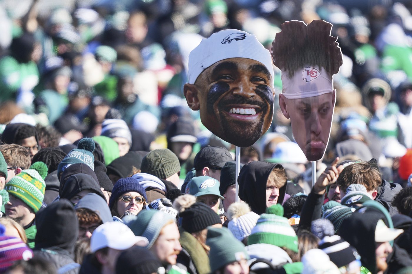 Philadelphia turns green on Valentine’s Day to celebrate Super Bowl champions | iNFOnews.ca