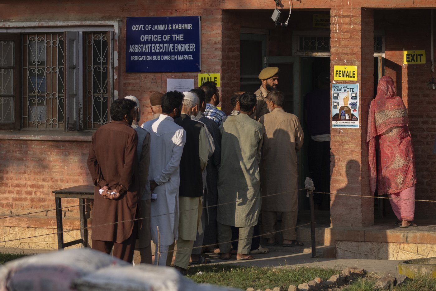 Brisk voting for local government in Indian-controlled Kashmir for first time after losing autonomy | iNFOnews.ca
