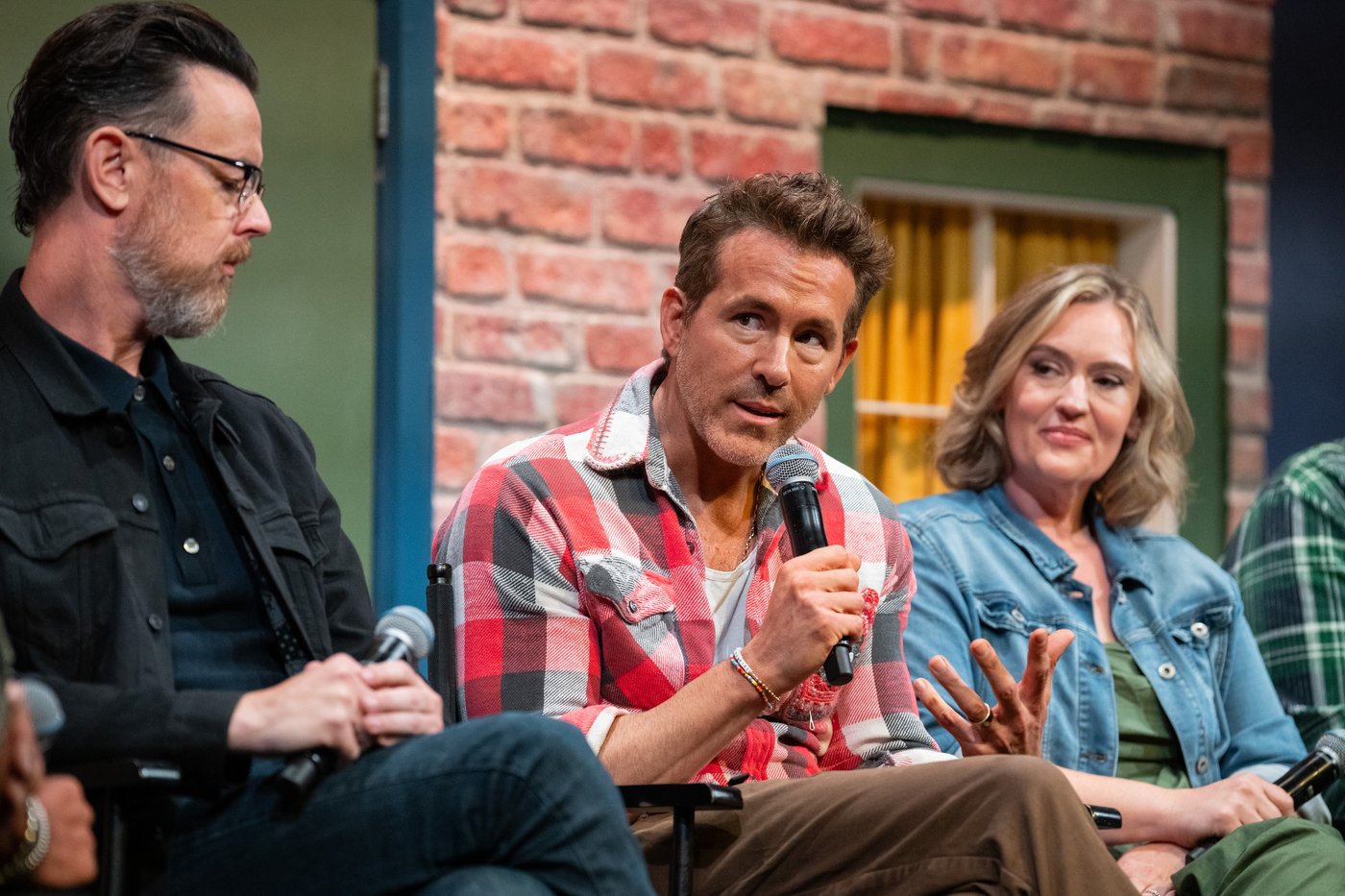 Ryan Reynolds says his two-year-old helped convince Bill Murray to do John Candy doc | iNFOnews.ca