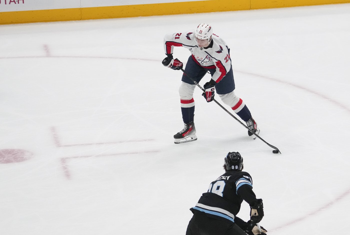 Ovechkin scores twice before leaving with apparent injury, leads Capitals past Utah 6-2 | iNFOnews.ca Ovechkin scores twice before leaving with apparent injury, leads Capitals past Utah 6-2 | iNFOnews.ca