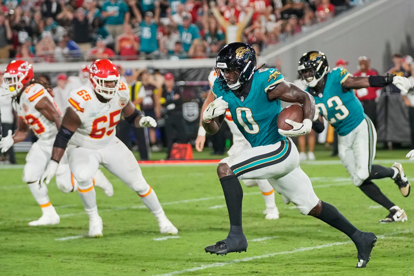 Jaguars LB Devin Lloyd won't travel to London to face the Rams because of a calf injury | iNFOnews.ca Jaguars LB Devin Lloyd won't travel to London to face the Rams because of a calf injury | iNFOnews.ca