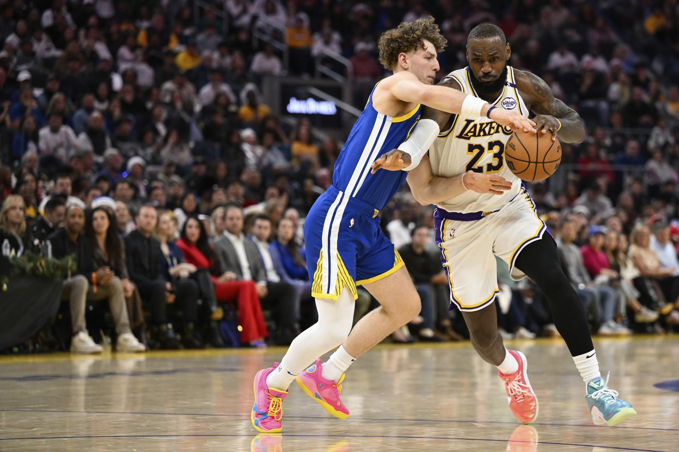 LeBron James scores 31 in record 19th Christmas Day game as Lakers hold off Curry, Warriors 115-113 | iNFOnews.ca