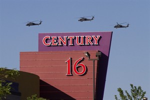 Canadian moviegoers undeterred by Colo. theatre shooting | iNFOnews.ca CP19483905