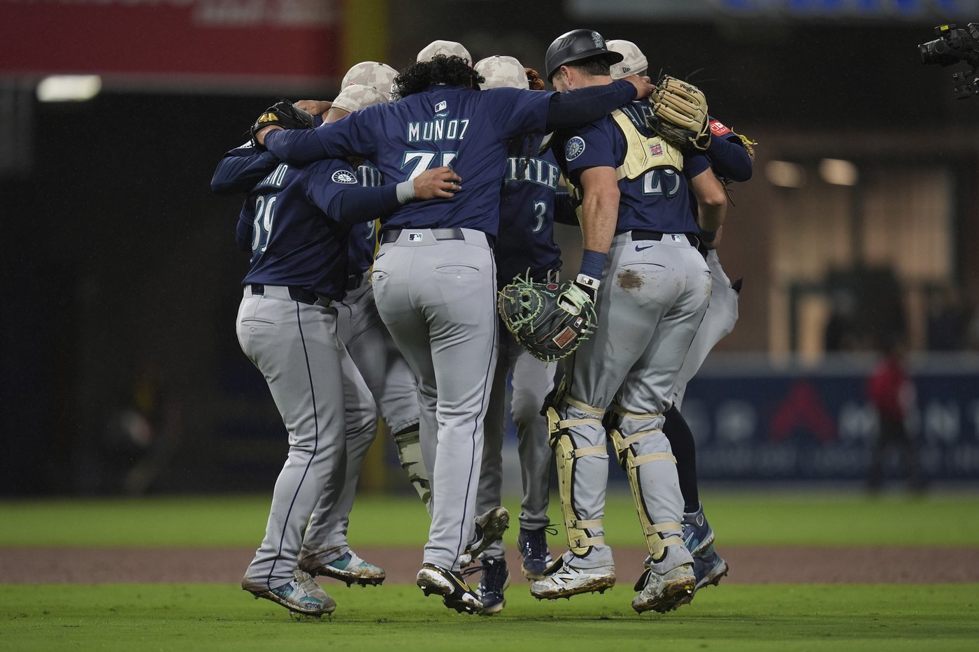 Cal Raleigh hits go-ahead homer in 7th in Mariners' 4-1 victory over Padres | iNFOnews.ca Cal Raleigh hits go-ahead homer in 7th in Mariners' 4-1 victory over Padres | iNFOnews.ca