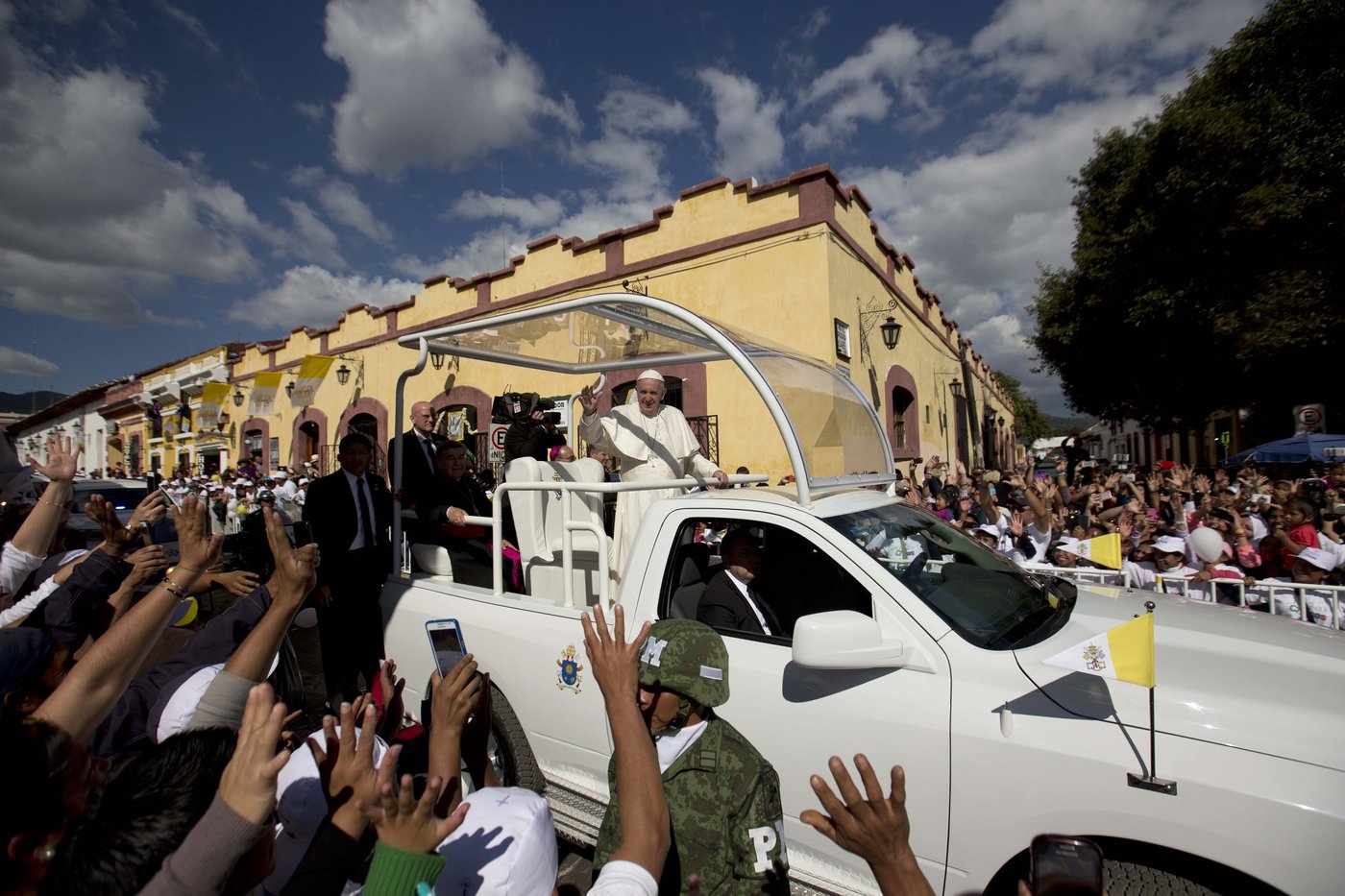 Pope Francis donated a popemobile to serve as a mobile health unit for Gaza children | iNFOnews.ca