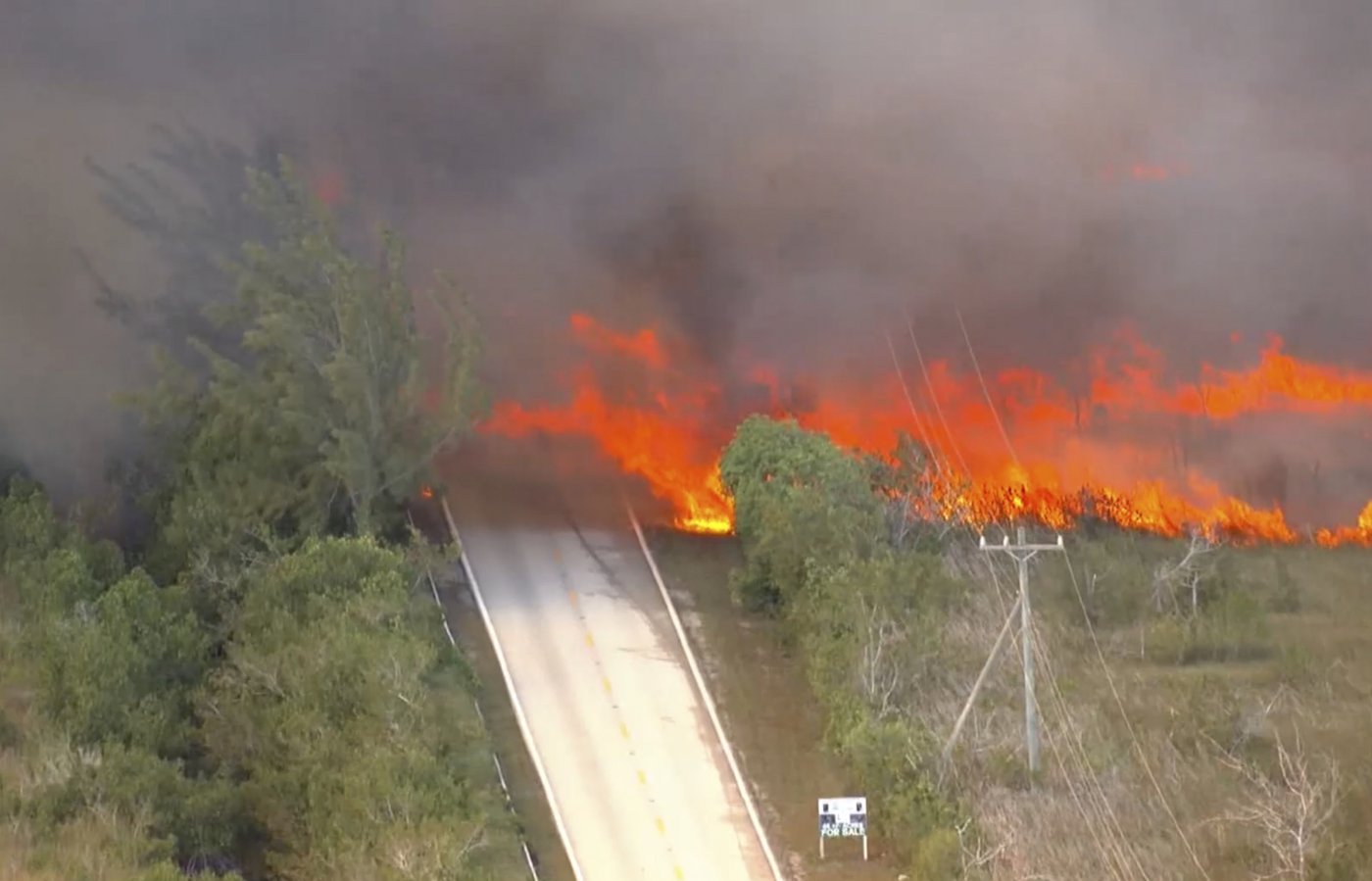 Brush fire, smoky conditions shut down road leading in and out of Florida Keys | iNFOnews.ca Brush fire, smoky conditions shut down road leading in and out of Florida Keys | iNFOnews.ca
