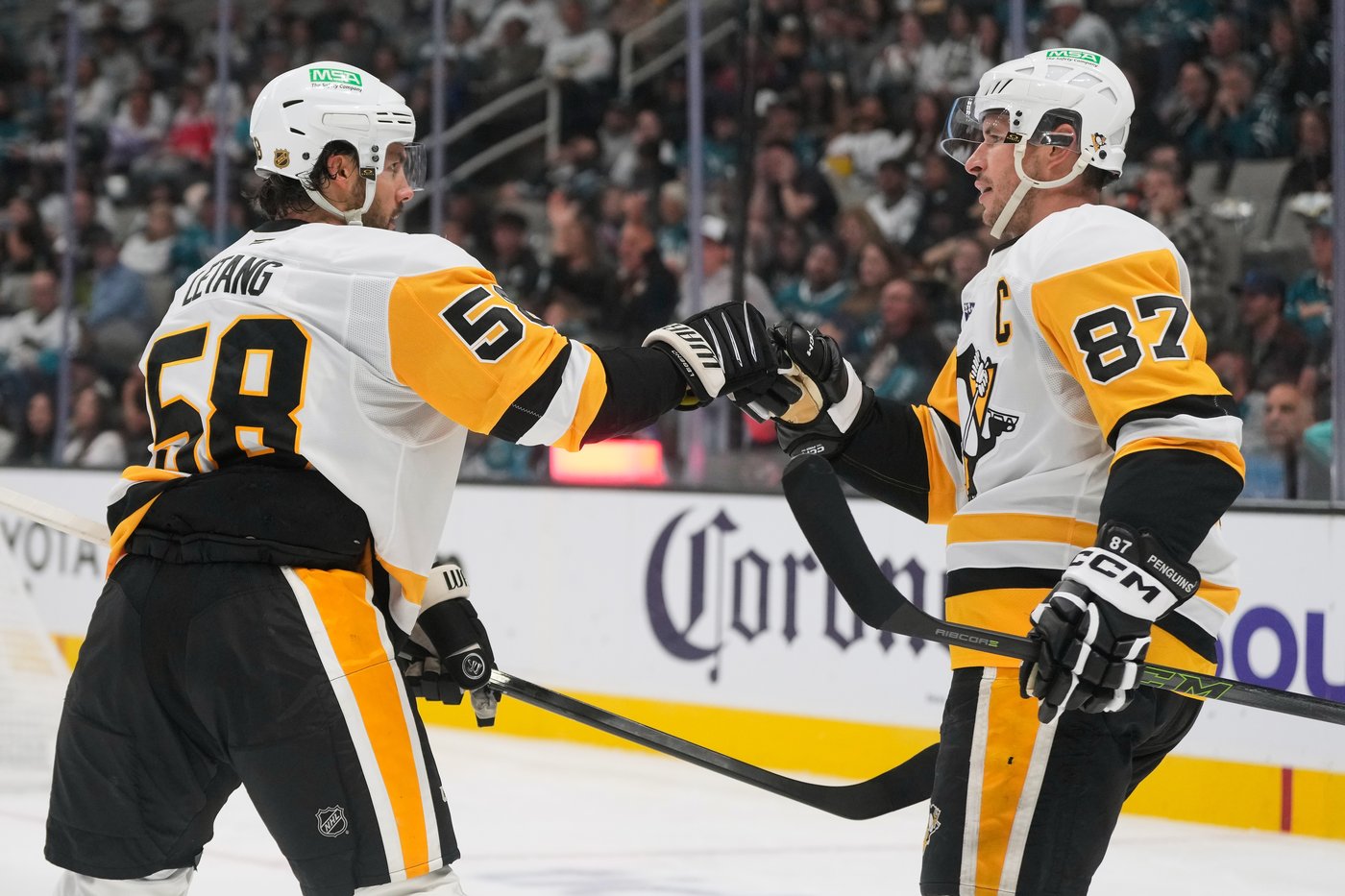 Crosby and Malkin each have goal and assist, Jarry stops 31 shots as Penguins beat Sharks 3-0 | iNFOnews.ca Crosby and Malkin each have goal and assist, Jarry stops 31 shots as Penguins beat Sharks 3-0 | iNFOnews.ca
