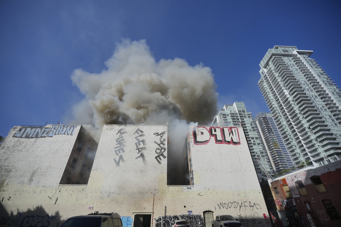 'Morrison Hotel' made famous by The Doors goes up in flames in LA | iNFOnews.ca