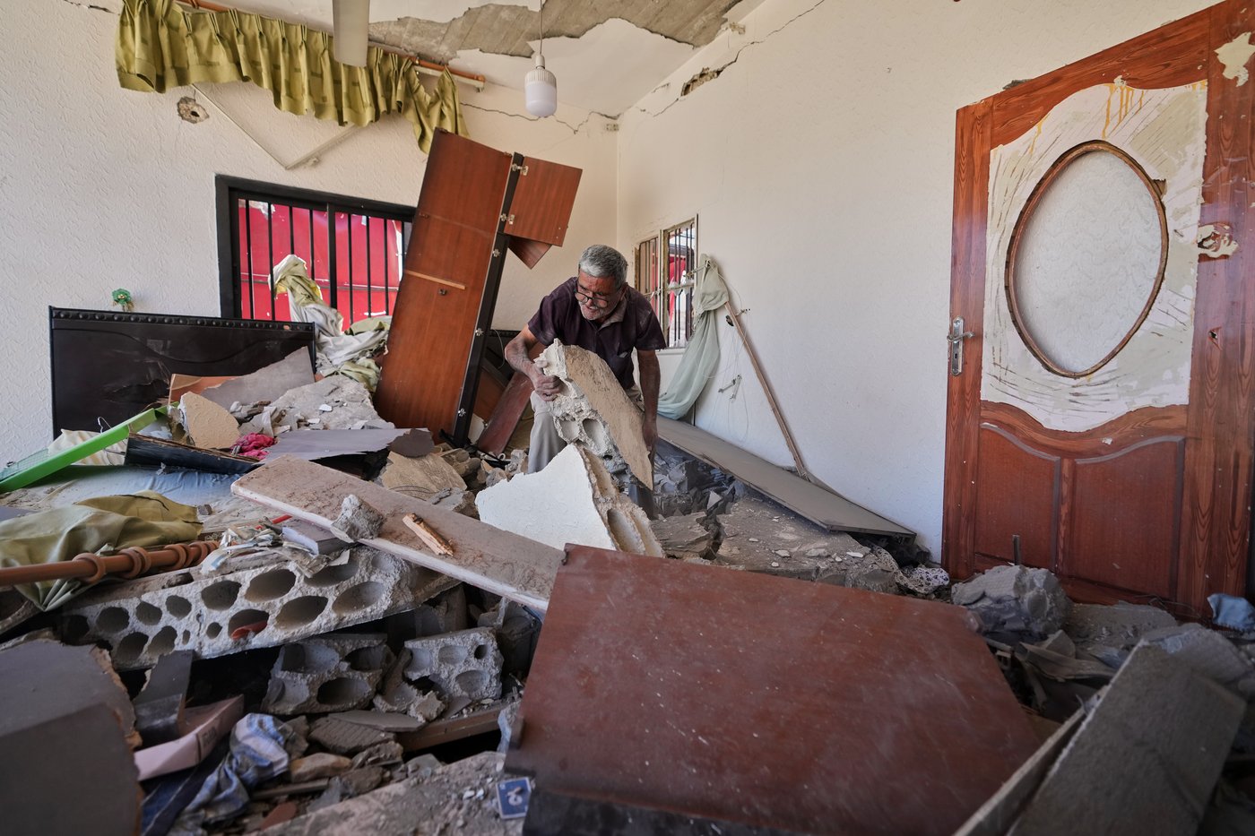 Residents return to a southern Lebanese village after a US-brokered agreement, in photos | iNwheels