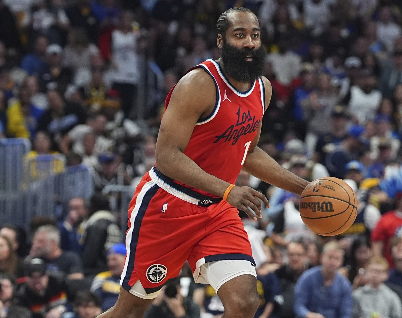 James Harden signing new 2-year deal to stay with Los Angeles Clippers, AP source says | iNFOnews.ca