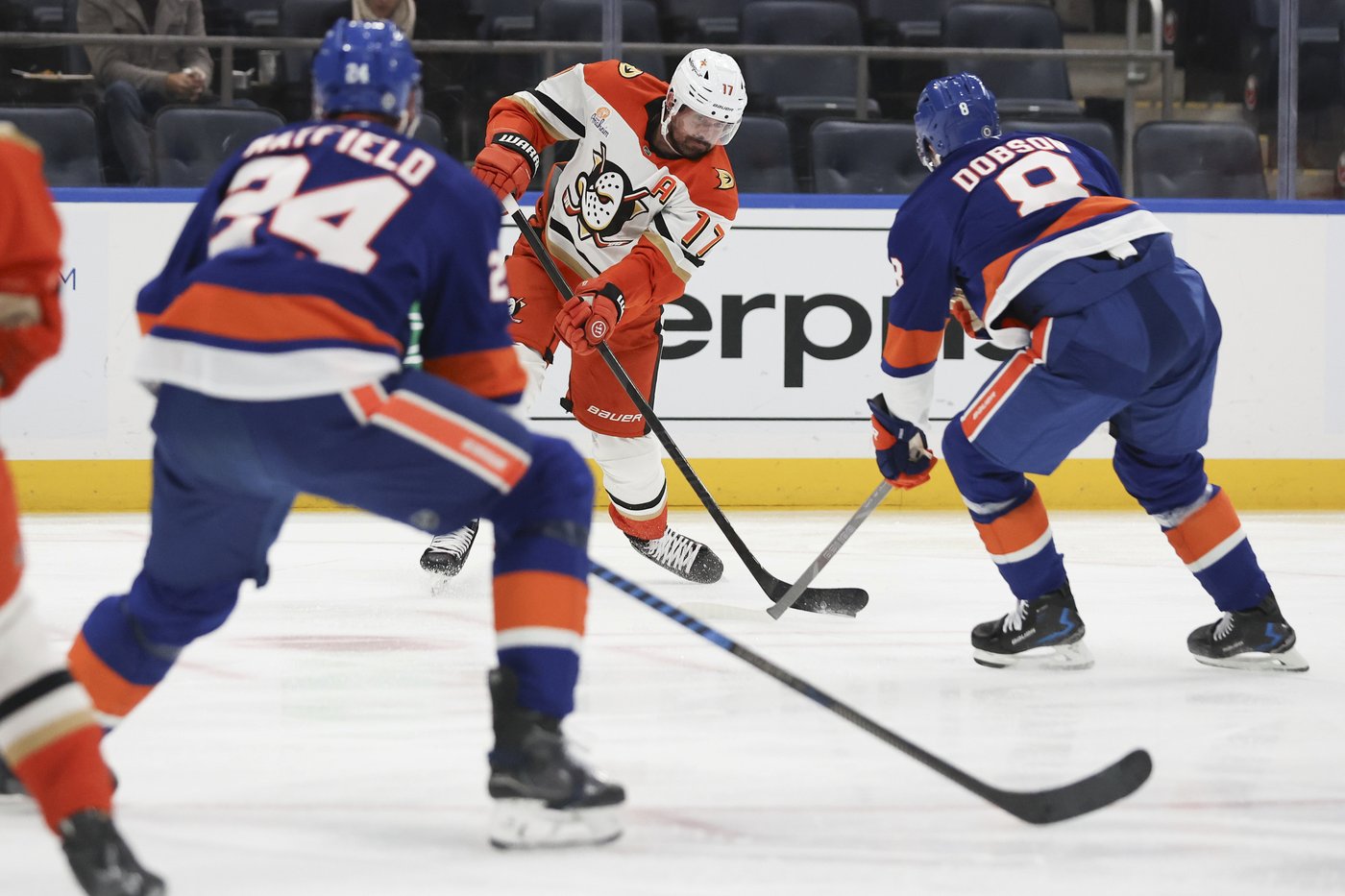 Carlsson, Terry score power-play goals and Dostal stops 41 as Ducks top Islanders 3-1 | iNFOnews.ca Carlsson, Terry score power-play goals and Dostal stops 41 as Ducks top Islanders 3-1 | iNFOnews.ca