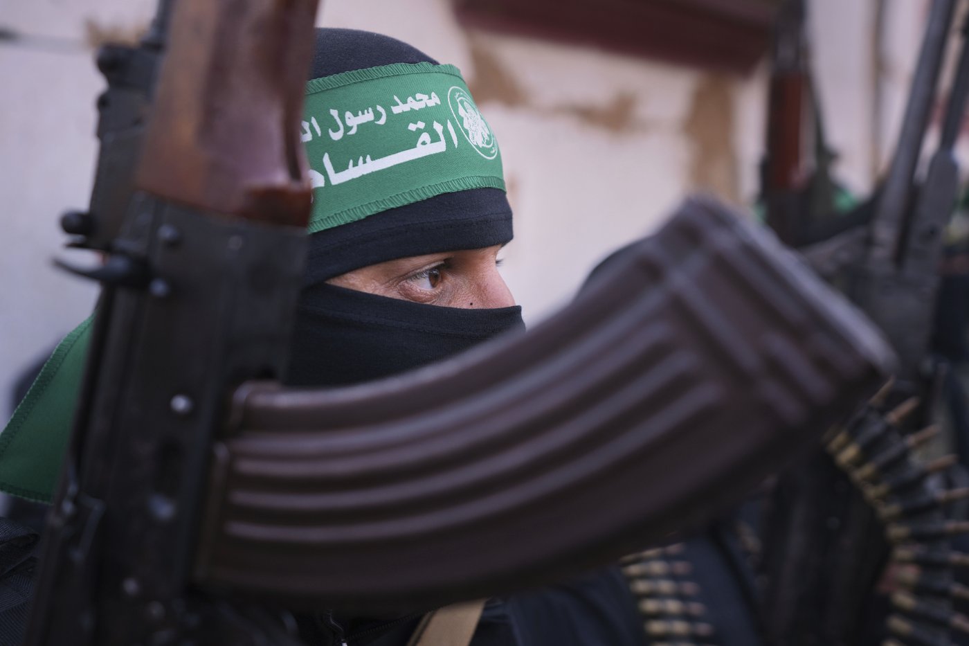 Hamas to release 3 male hostages, Israel to release dozens of Palestinian prisoners under ceasefire | iNFOnews.ca