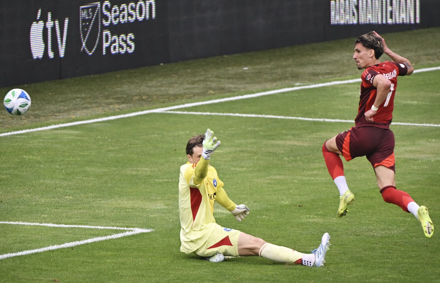 Bernardeschi scores twice, Toronto FC routs CF Montreal 6-1 in rivalry matchup | iNFOnews.ca Bernardeschi scores twice, Toronto FC routs CF Montreal 6-1 in rivalry matchup | iNFOnews.ca