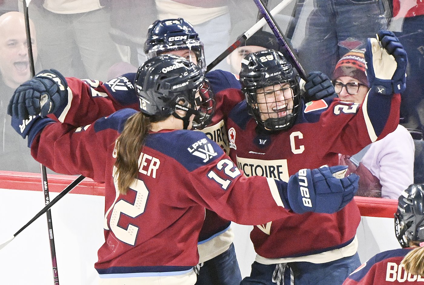 Poulin, Ambrose of league-leading Montreal among PWHL's monthly stars | iNFOnews.ca